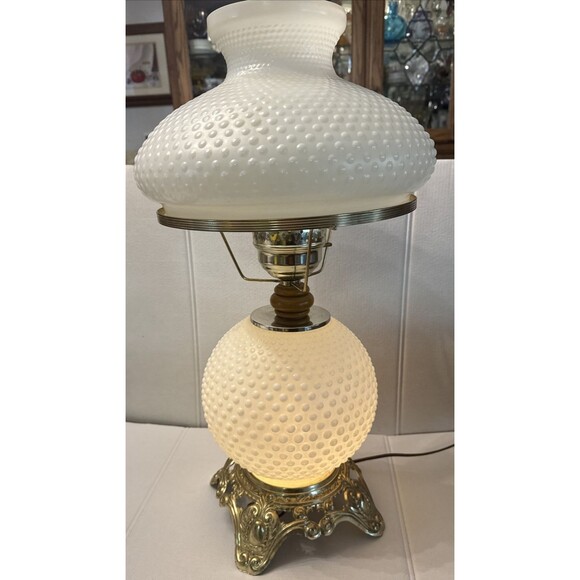 Vintage Fenton White Hobnail Milk Glass "Gone with the wind" Lamp 21” 1970s - Picture 2 of 6